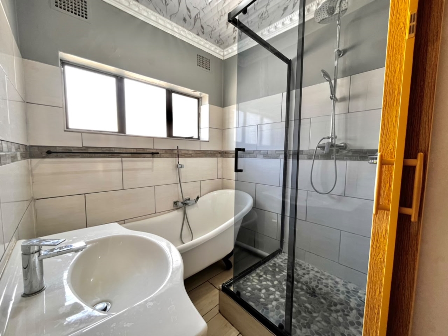3 Bedroom Property for Sale in Rustenburg North North West